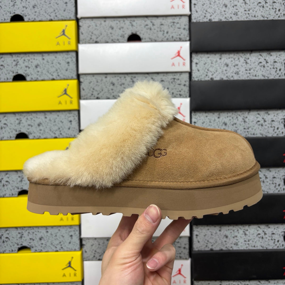 UGG Chestnut Platform Slippers with Fluffy Collar – 3 cm Sole
