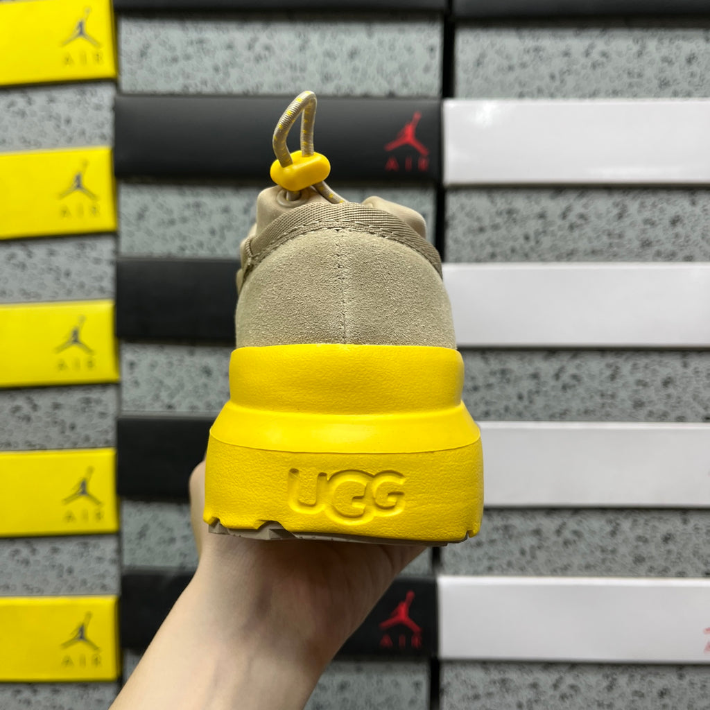 UGG Walnut Brown Drawstring Slip-On Shoes with Cream Chunky Sole（副本）