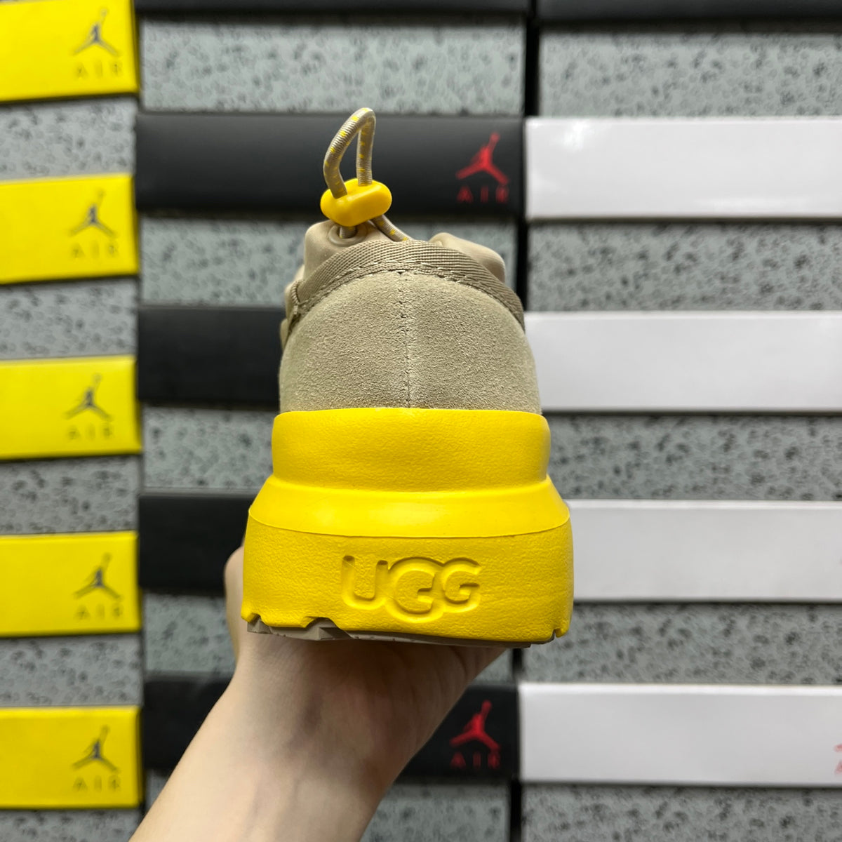 UGG Walnut Brown Drawstring Slip-On Shoes with Cream Chunky Sole（副本）