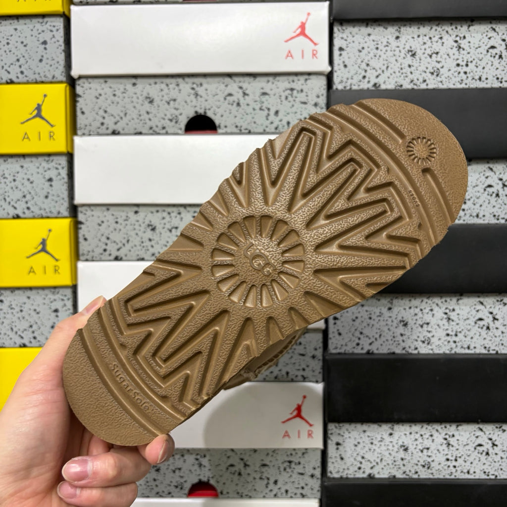 UGG Sand Classic Short Winter Boots