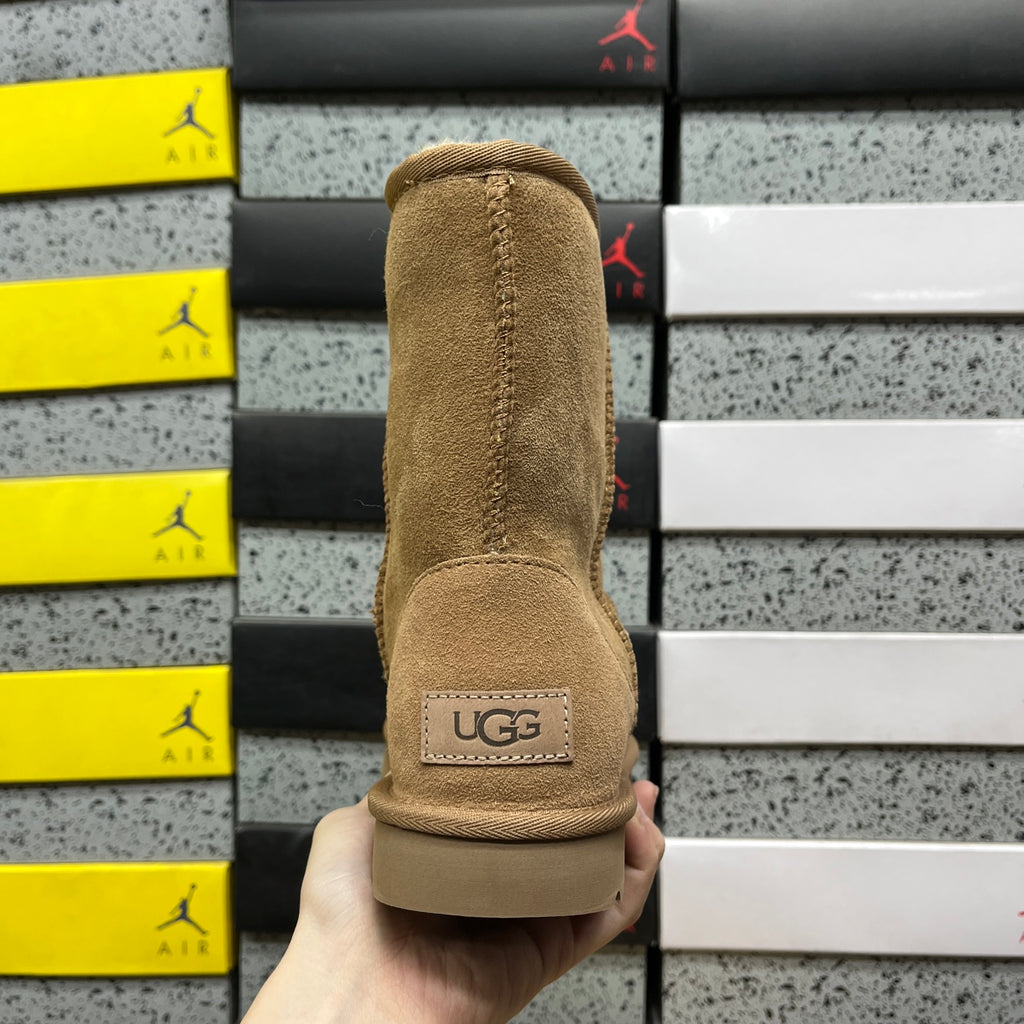 UGG Chestnut Classic Short Winter Boots