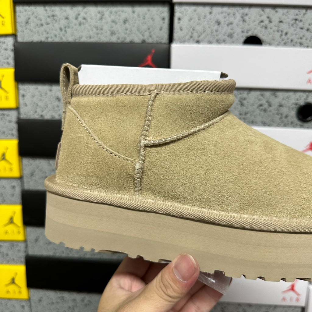 UGG Mustard Platform Ankle Boots – 3 cm Sole