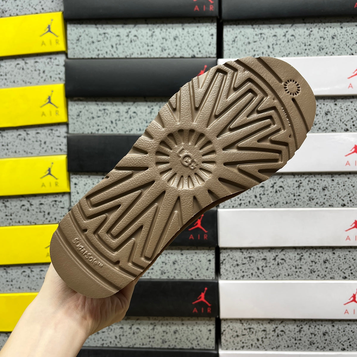 UGG Chestnut Classic Short Winter Boots