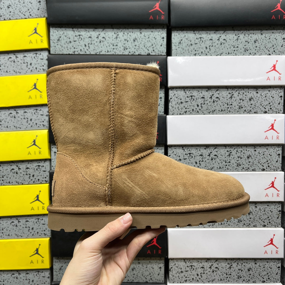 UGG Chestnut Classic Short Winter Boots