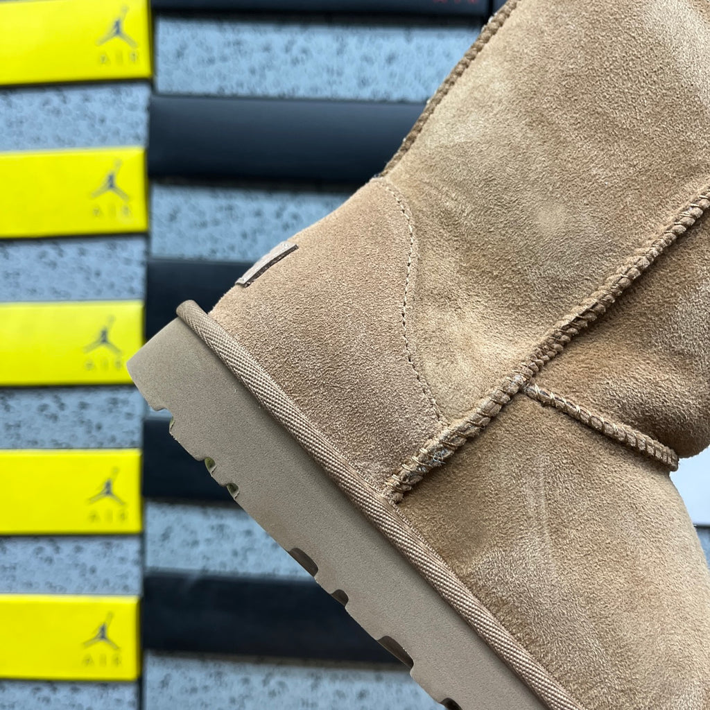 UGG Chestnut Classic Short Winter Boots